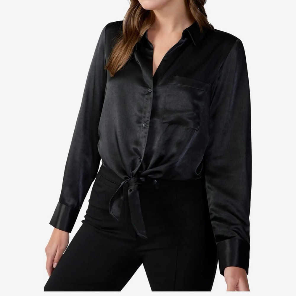 Sanctuary “Girlfriend Tie” Shirt. Size M. No stains or flaws. Good condition.